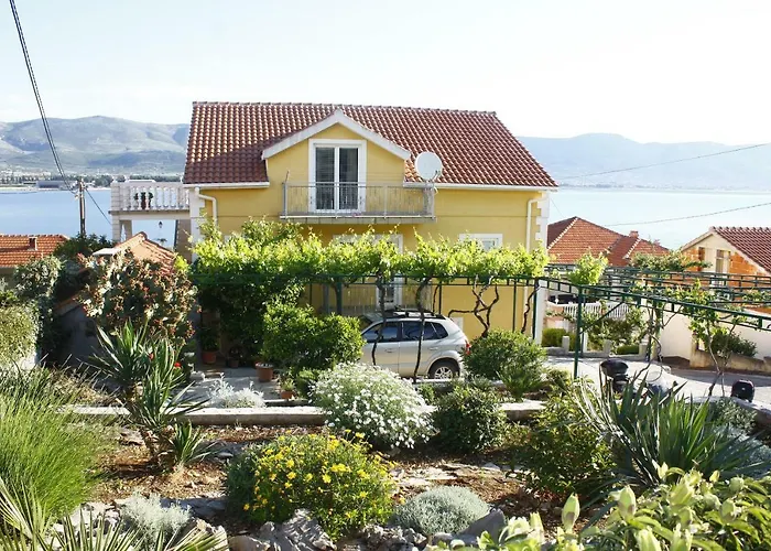 Studio Apartment Karmen * Трогир